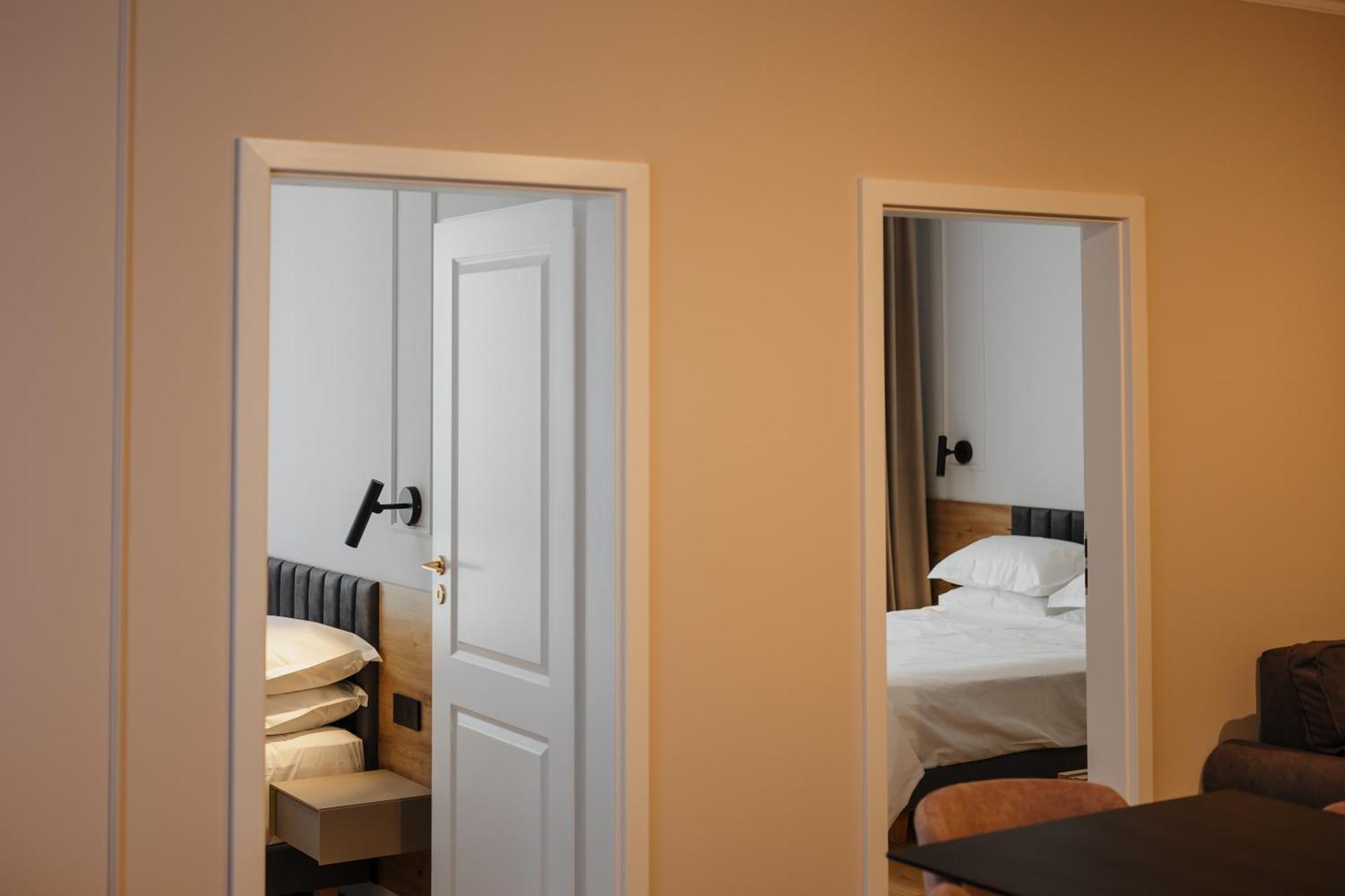 Bloom Downtown Suites Cluj-Napoca Buitenkant foto