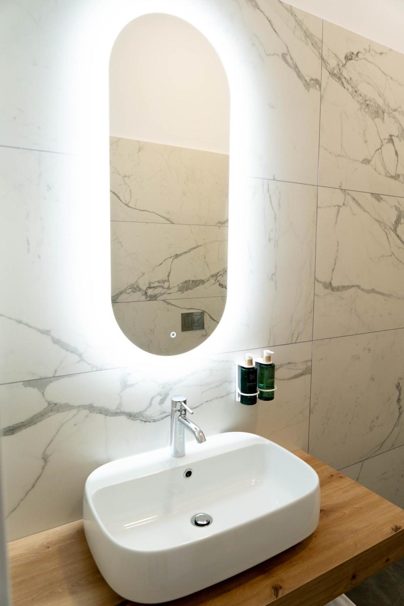 Bloom Downtown Suites Cluj-Napoca Buitenkant foto
