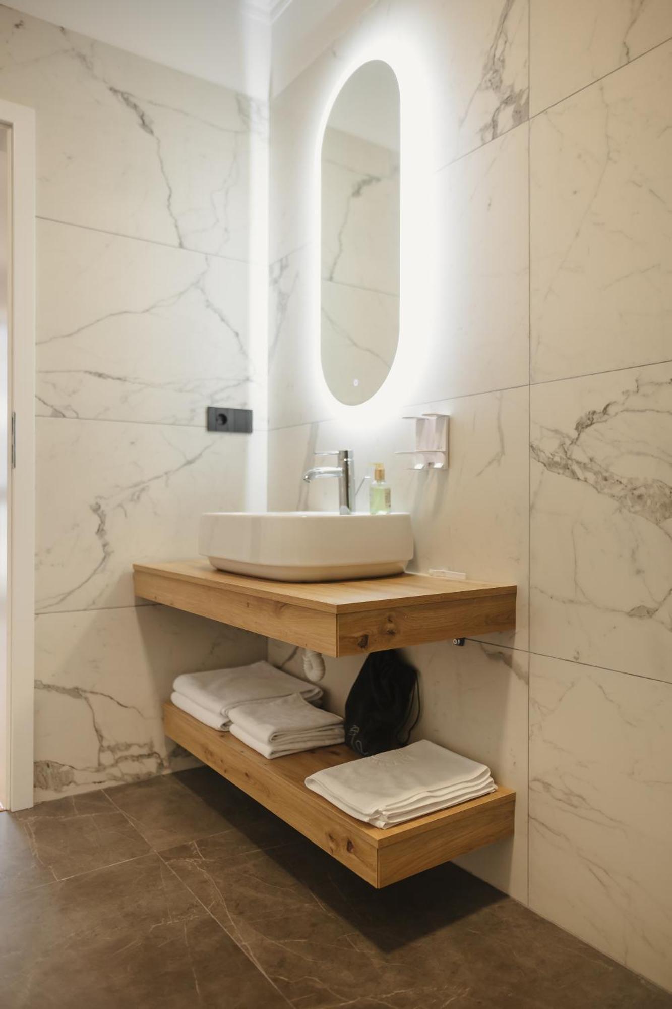 Bloom Downtown Suites Cluj-Napoca Buitenkant foto