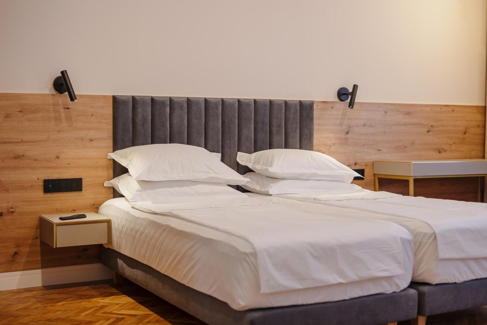Bloom Downtown Suites Cluj-Napoca Buitenkant foto