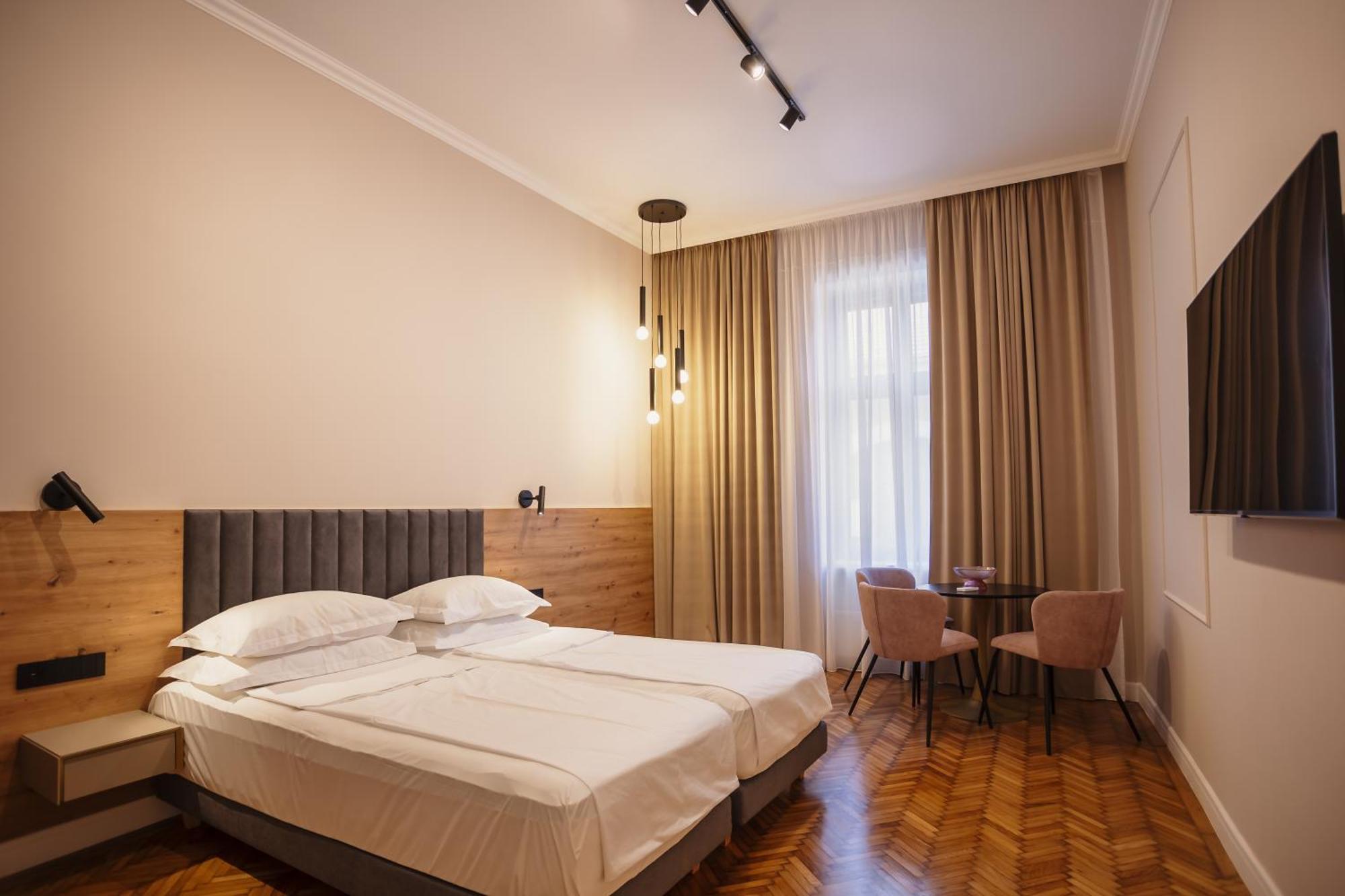 Bloom Downtown Suites Cluj-Napoca Buitenkant foto