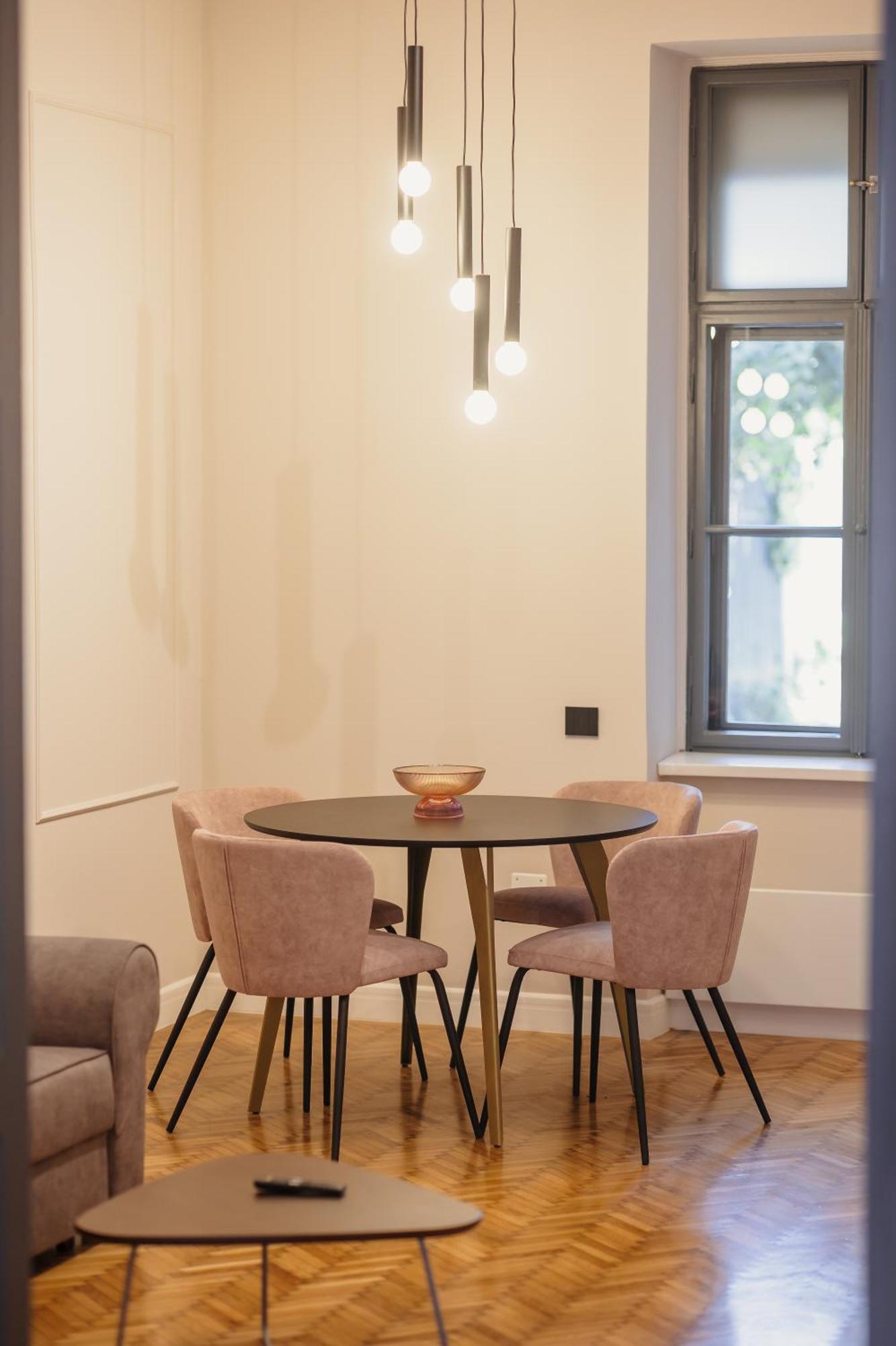 Bloom Downtown Suites Cluj-Napoca Buitenkant foto