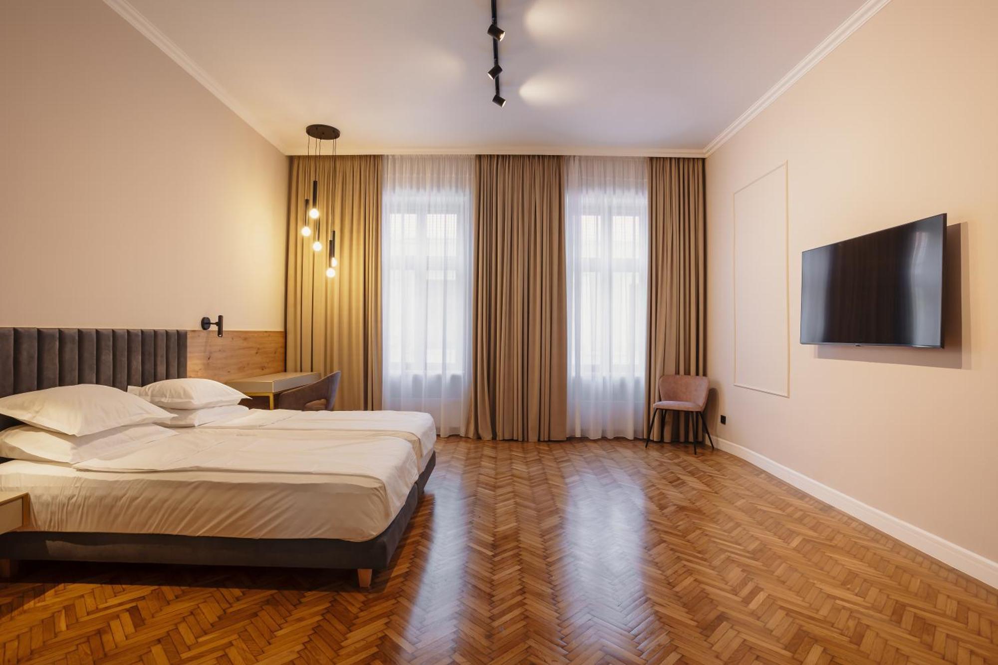 Bloom Downtown Suites Cluj-Napoca Buitenkant foto