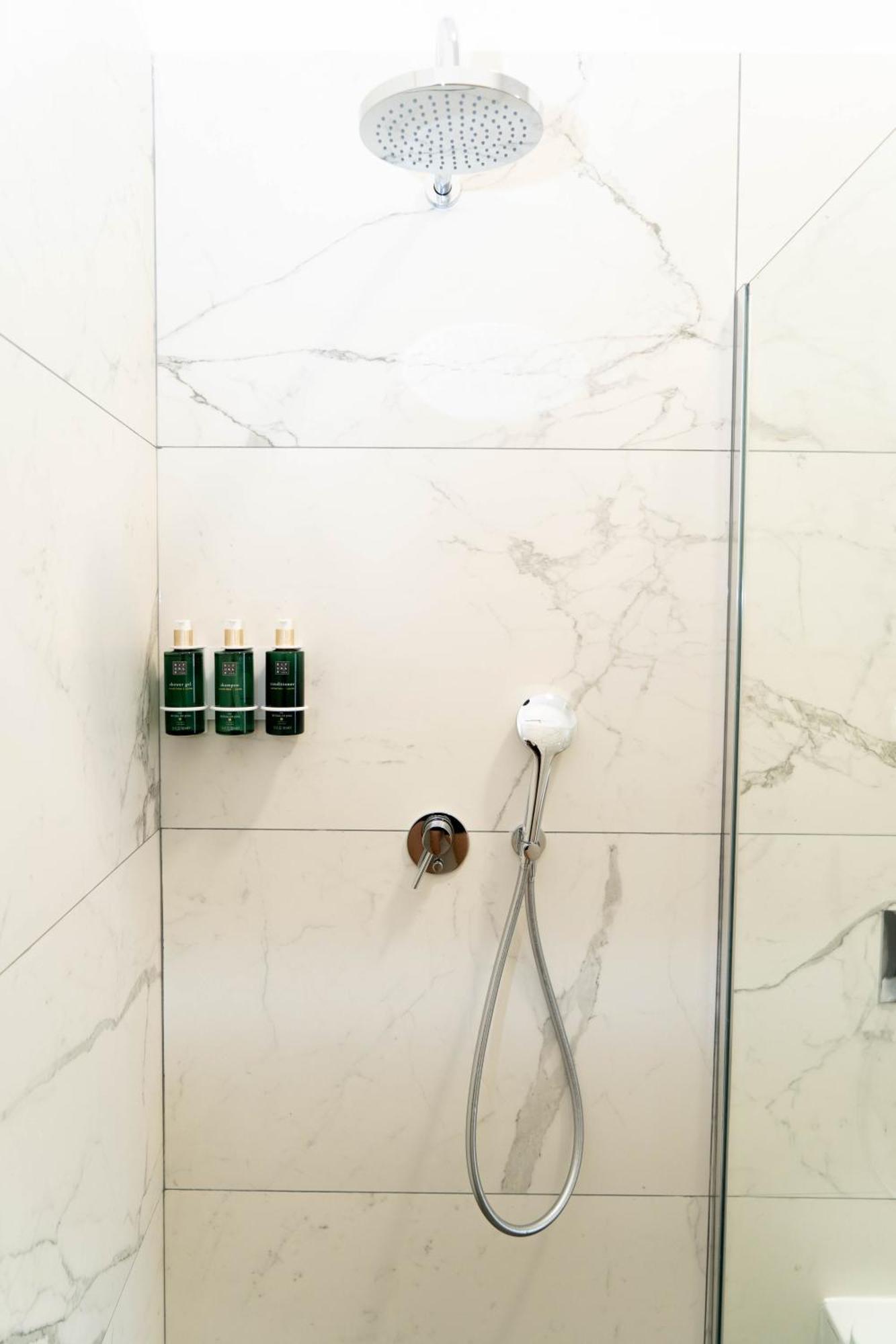 Bloom Downtown Suites Cluj-Napoca Buitenkant foto