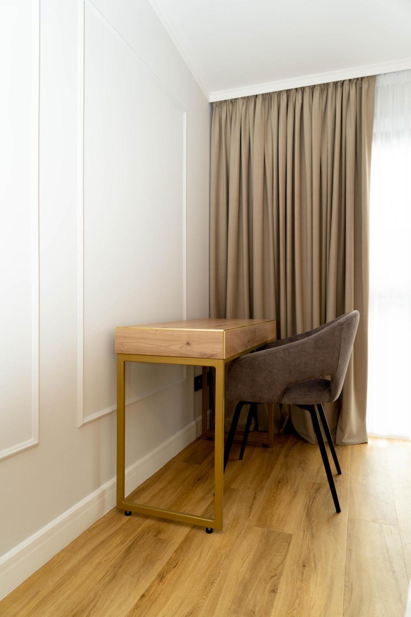 Bloom Downtown Suites Cluj-Napoca Buitenkant foto
